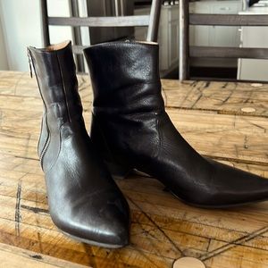 Boots with side zipper excellent condition
